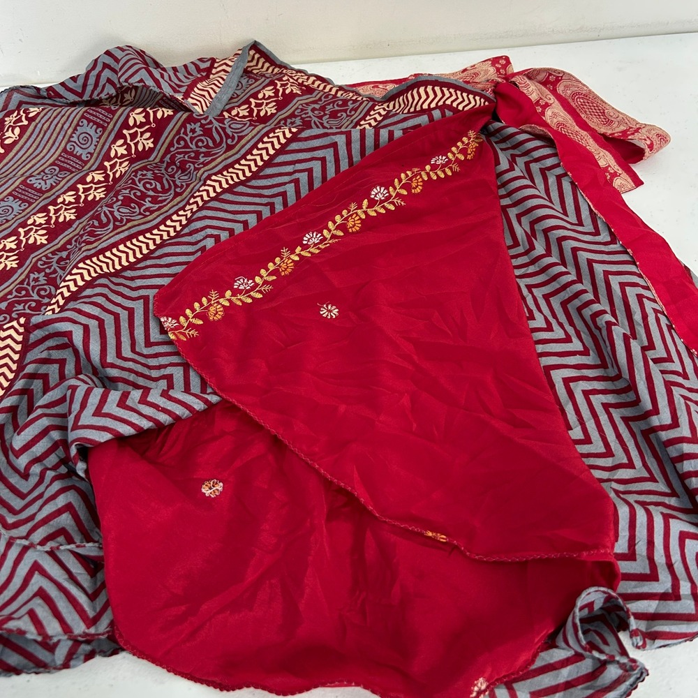 Darn Good Yarn Silk Reversible Sari Wrap Skirt Red Grey Chevron Paisley 4-12 - Picture 5 of 8